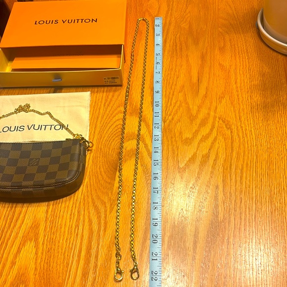Louis Vuitton Mini Pouchette in Damier Ebene canvas. Gold color hardware. - Picture 10 of 12